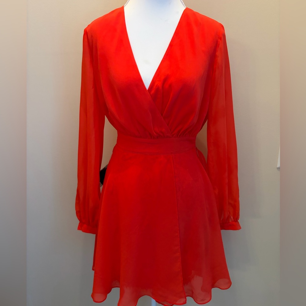 #130 bebe NWT Gorgeous Red Long Sleeve V-Neck Lined Dress with Lace